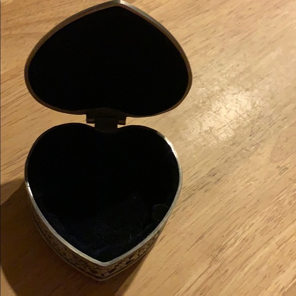 Small brushed silver heart box - Picture 2 of 5